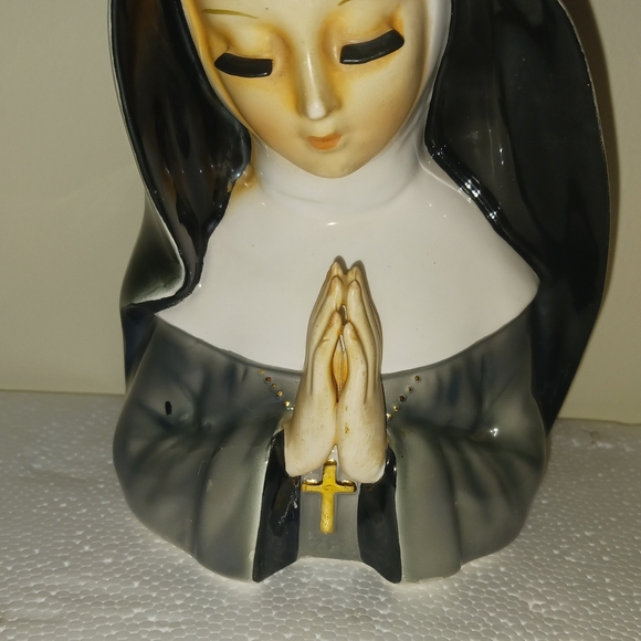 Relpo Praying Nun Bust / Head Vase, Planter, Thick Eyelashes, C6020, Vtg. - Picture 3 of 11